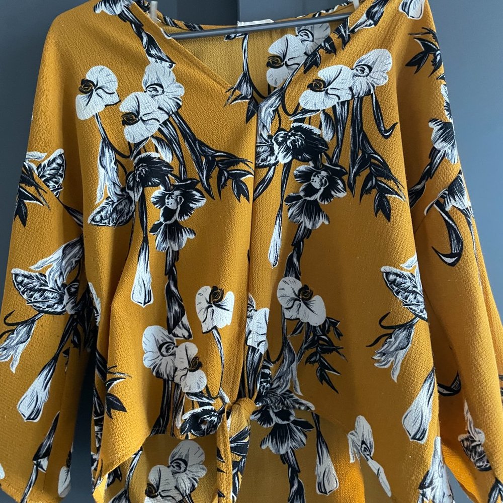 Millibon USA floral blouse with front knot size M